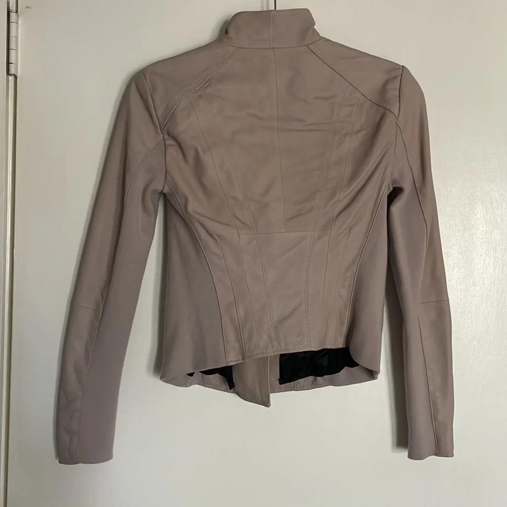 Leather jacket - Picture 9 of 10
